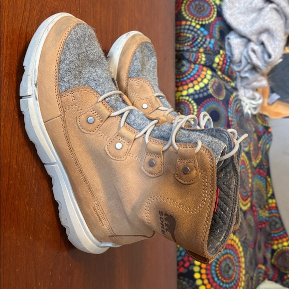 Sorel boots - Picture 3 of 6